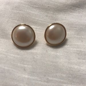 Round pearl white post earrings with gold edges